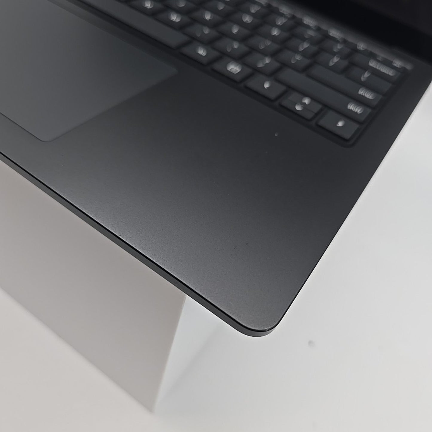 Microsoft Surface Laptop 3 13.5” Touchscreen, i7, 16GB RAM, 512GB - L38