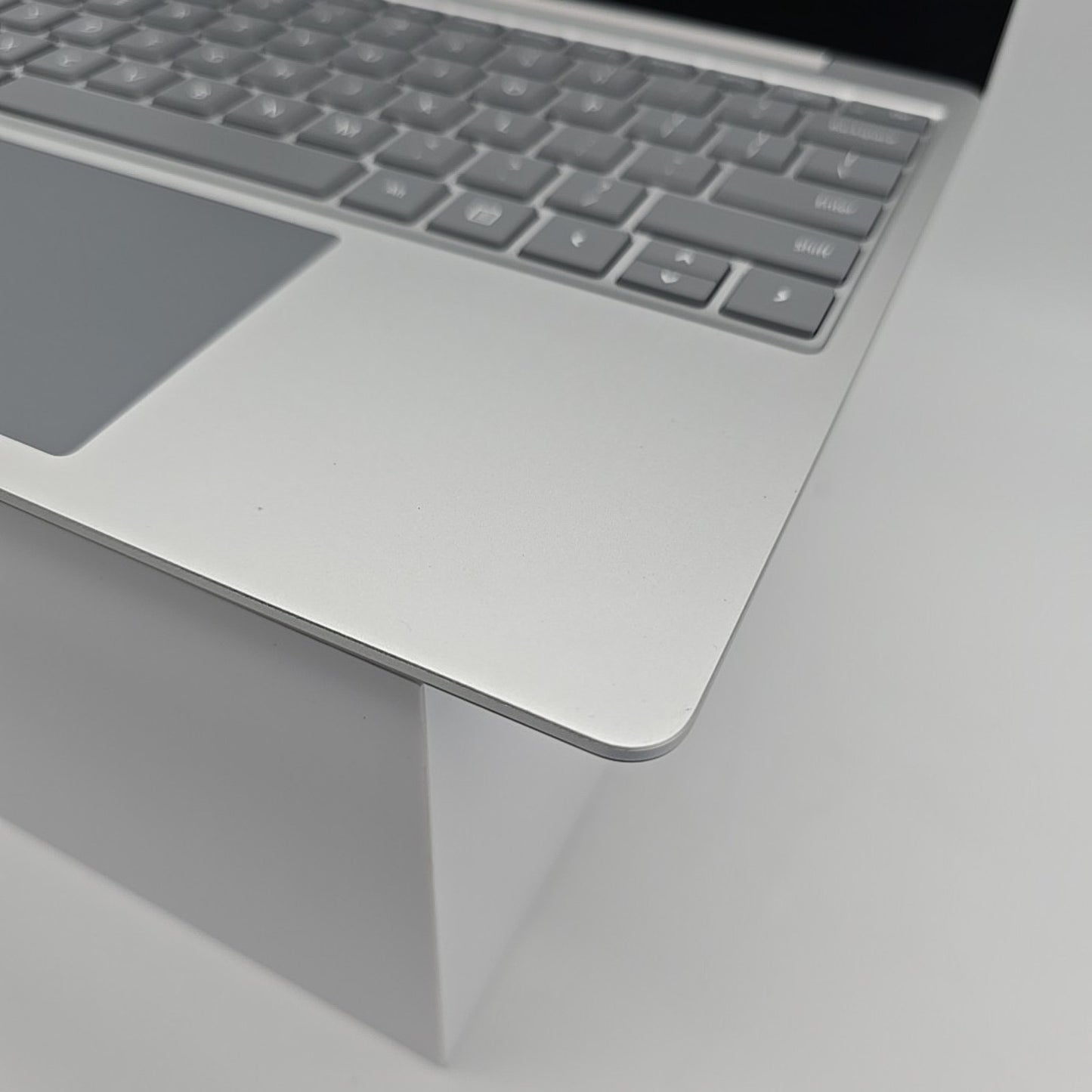 Microsoft Surface Laptop Go-1943-Intel i5-8GB RAM 128GB-PLATINUM L22